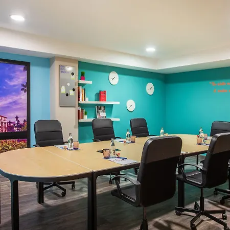 Rh Jerez Centro 4* חרז