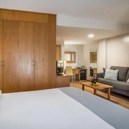 Rh Jerez Centro 4* חרז